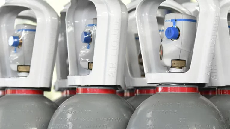 Cilindros de cor cinzenta agrupados